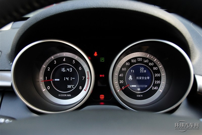 2015款 2.0L 自动豪华型