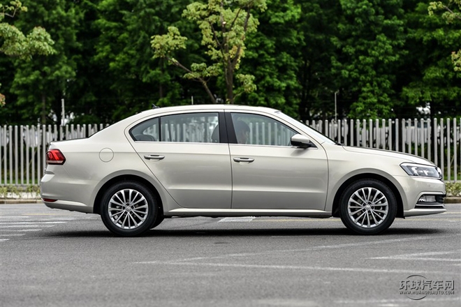 2015款 230TSI DSG 豪华版