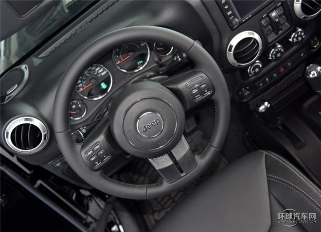 2015款 3.0L 四门舒享版 Sahara