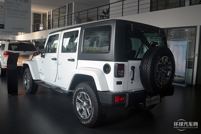 2015款 3.0L 四门舒享版 Sahara