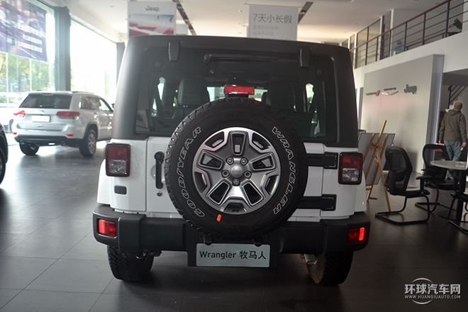 2015款 3.0L 四门舒享版 Sahara