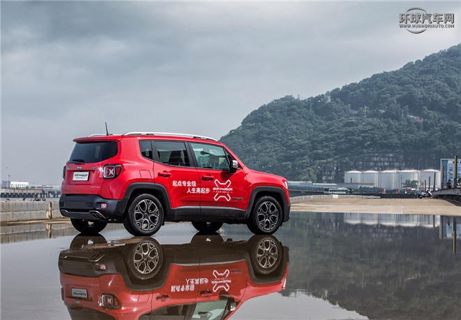 Jeep自由侠官方图片