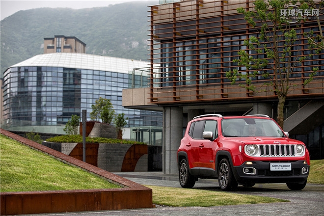 Jeep自由侠官方图片