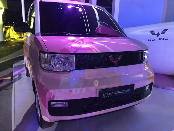 五菱宏光mini ev:谁说开五菱宏光的一定是抠脚大汉?