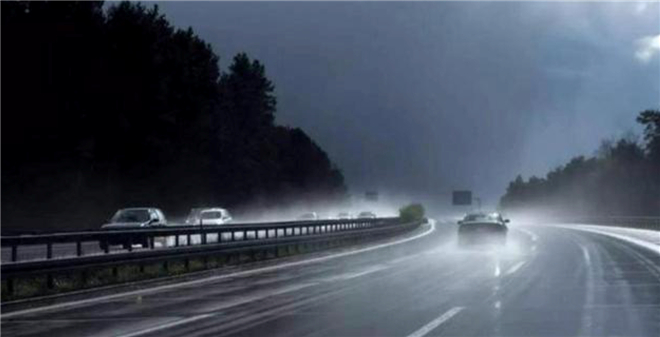 雨雾天气行车，伊兰特这几项配置能派上大用场