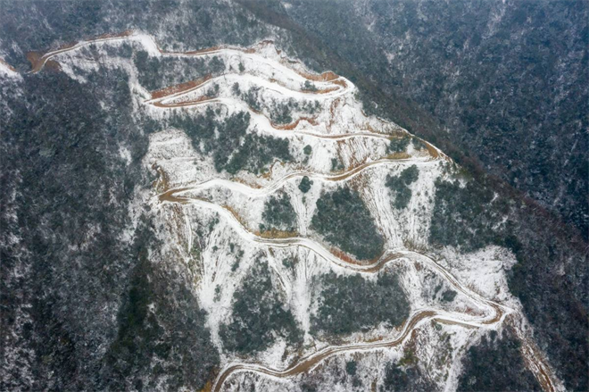 第七代伊兰特展现超强操控，为雪后武宁太平山增添活力