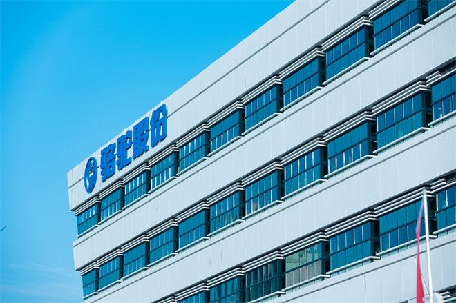 蝉联襄阳民企百强榜首，骆驼集团跻身行业“顶流”