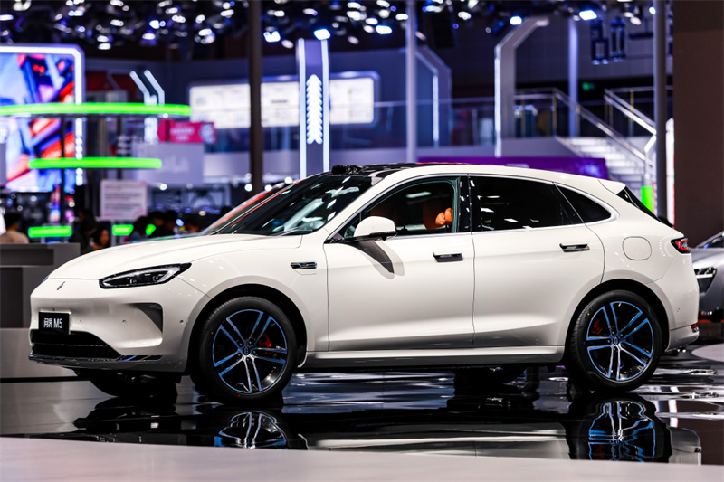 上海车展的流量担当？问界新M5Ultra诠释何为年轻人的梦中情车