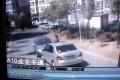两车顶牛 江苏宿迁市某小区的惊险一幕