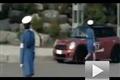 网友实拍朝鲜平壤街头美女交警执法MINI